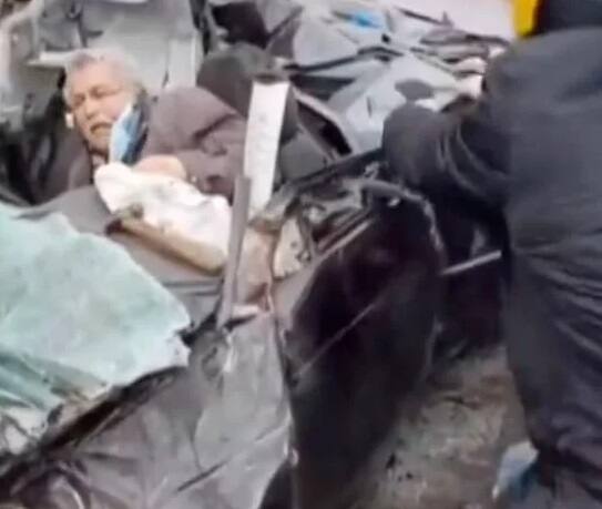 Video Shows Russian Tank Crushing Civilian Car in Ukraine Video: રશિયાની ટેન્કે યુક્રેનના આ વ્યક્તિની કાર કચડી , વૃદ્ધનો થયો ચમત્કારિક બચાવ