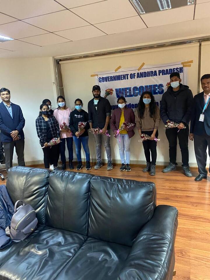 ఏపీకి చెందిన 350 మందినీ స్వస్థలాలకు రప్పించేందుకు అన్ని ప్రయత్నాలూ చేస్తున్నట్టు ప్రవీణ్ ప్రకాశ్ తెలిపారు. వారిలో దిల్లీ చేరుకునే విద్యార్థులకు  ఉచిత బస, వసతి, రవాణా సౌకర్యాన్ని ఏపీ ప్రభుత్వమే కల్పిస్తుందనీ ఎవరూ వాటి కోసం ఆందోళన చెందాల్సిన అవసరం లేదని ప్రవీణ్ ప్రకాష్ తెలిపారు. ఉక్రెయిన్ లో చిక్కుకుపోయిన ఏపీకి చెందిన 350 మందిలో 90 శాతం మంది ఒకే యూనివర్సిటీలో చదవుతూ ఉండడం వల్ల వారి వివరాలు సేకరించడం వారిని కాంటాక్ట్ చేయడం కాస్త సులభమైందన్నారు.