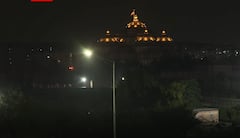 Weather Update: Delhi और आसपास के इलाकों में देर रात तेज बारिश के साथ कई जगह गिरे ओले, बदला मौसम