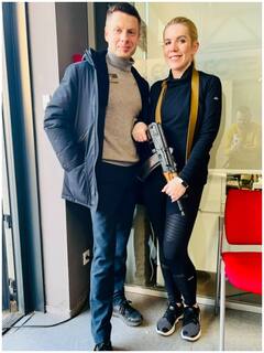 देश की रक्षा के लिए यूक्रेन की महिला सांसद ने उठाए हथियार, डटकर करेंगी रूस का सामना