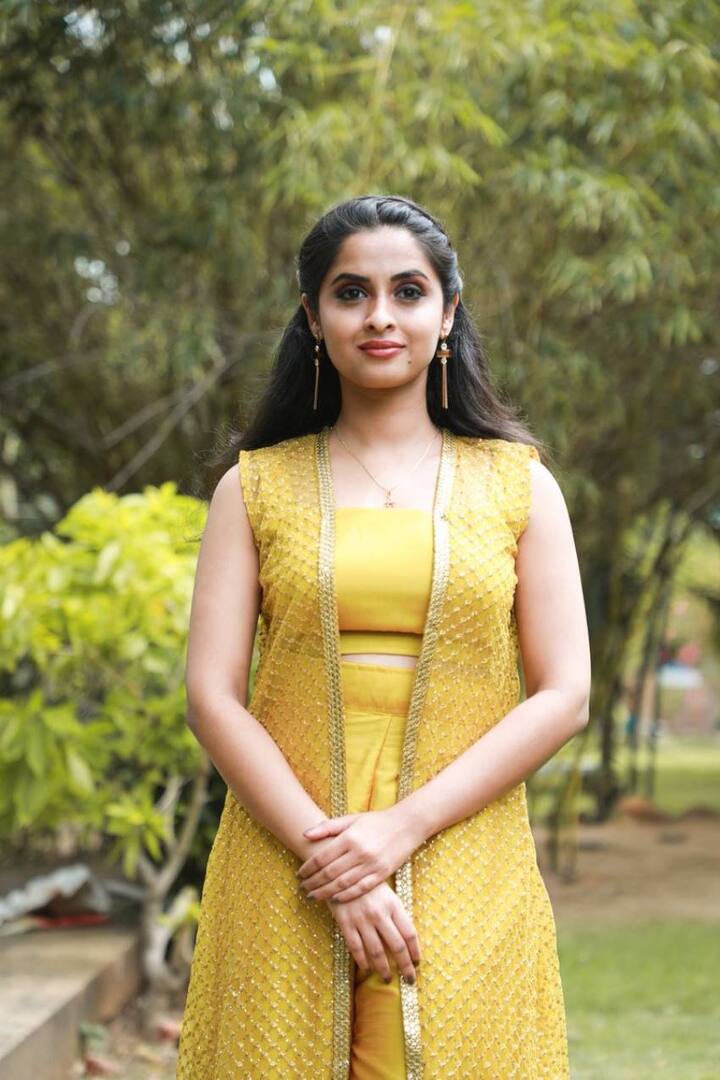கடைக்குட்டி சிங்கம் படம் மூலமாக மிகவும் பிரபலம்