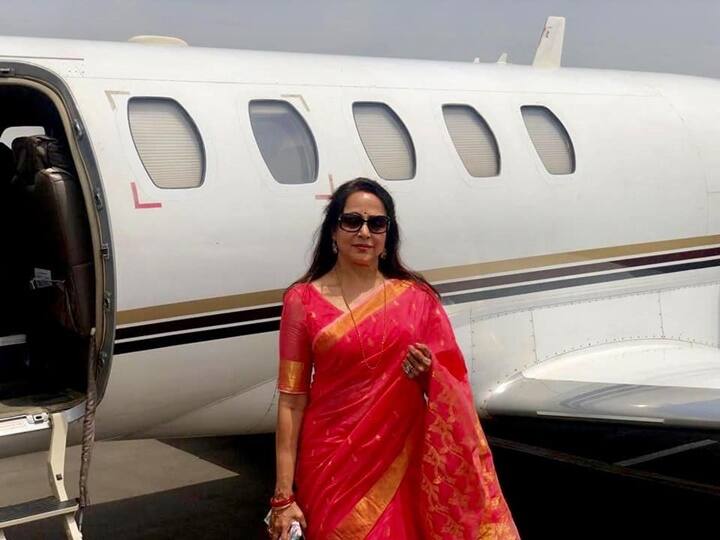 हेमा मालिनी ने चुनाव आयोग जो हलफनामा दिया था उसमें बताया था कि उनके पास कुल करीब ढाई सौ करोड़ रुपये की संपत्ति है. इसमें उनके पति धर्मेंद्र की संपत्ति भी शामिल है.