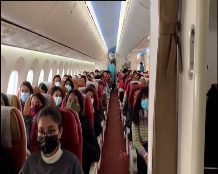 First flight to Mumbai with Indians from Ukraine takes off from Romania યુક્રેનમાં ફસાયેલા ભારતીય વિદ્યાર્થીઓને લઇને રોમાનિયાથી રવાના થઇ એર ઇન્ડિયાની પ્રથમ ફ્લાઇટ