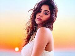 डूबते सूरज और समंदर के बीच जाह्नवी कपूर की ये अदाएं कर रही हैं मदहोश, इंटरनेट का भी बढ़ गया पारा