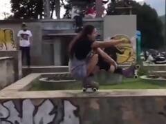 लड़की ने दिखाया शानदार स्केटिंग स्किल का प्रदर्शन, इंटरनेट पर मिल रही तारीफ