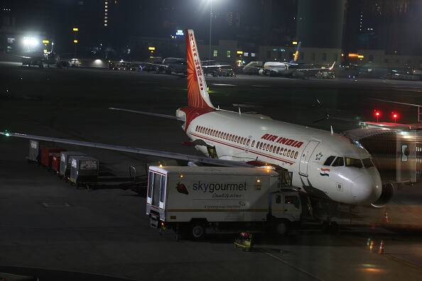 Russia Ukraine War: India starts evacuating students from Ukraine via Hungary, Romania, Air India to operate rescue flights ਯੂਕਰੇਨ 'ਚ ਫਸੇ ਭਾਰਤੀਆਂ ਨੂੰ ਕੱਢਣ 'ਚ ਲੱਗੀ ਸਰਕਾਰ, ਏਅਰ ਇੰਡੀਆ ਦੇ ਦੋ ਜਹਾਜ਼ ਹੰਗਰੀ ਅਤੇ ਰੋਮਾਨੀਆ ਲਈ ਹੋਣਗੇ ਰਵਾਨਾ