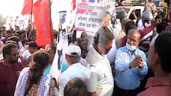 Anish Khan Death: হাতে ব্যানার, প্ল্যাকার্ড নিয়ে SP অফিস ঘেরাও কর্মসূচিতে SFI-DYFI কর্মী-সমর্থকরা | Bangla News