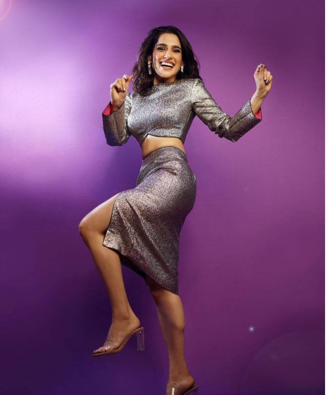 काही दिवसांपूर्वीच प्रियाने फोटोशूट केलं असून हे फोटो तिने इन्स्टाग्रामवर शेअर केले आहेत.  (photo: priyabapat/insta)