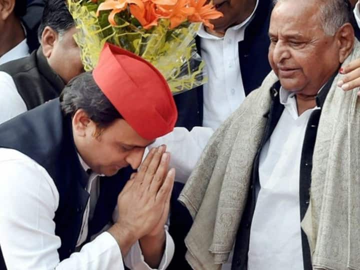 किताब में यह भी बताया गया है कि मुलायम सिंह यादव अखिलेश से हर खर्च का हिसाब भी लेते थे. बता दें कि अखिलेश यादव को पढ़ाई के लिए सिडनी भेजने के प्रस्ताव पर मुलायम सिंह तैयार नहीं थे. दिवंगत अमर सिंह ने बताया था कि उनके काफी समझाने पर मुलायम राजी हुए थे.