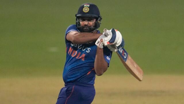 ਭਾਰਤ ਅਤੇ ਸ਼੍ਰੀਲੰਕਾ (IND vs SL T20 Series) ਵਿਚਾਲੇ ਟੀ-20 ਸੀਰੀਜ਼ ਦਾ ਦੂਜਾ ਮੈਚ ਅੱਜ ਸ਼ਾਮ 7 ਵਜੇ ਖੇਡਿਆ ਜਾਵੇਗਾ। ਹਿਮਾਚਲ ਪ੍ਰਦੇਸ਼ ਕ੍ਰਿਕਟ ਸਟੇਡੀਅਮ (HPCS) ਵਿੱਚ ਹੋਣ ਵਾਲਾ ਇਹ ਮੈਚ ਸ੍ਰੀਲੰਕਾ ਲਈ ‘ਕਰੋ ਜਾਂ ਮਰੋ’ ਮੈਚ ਹੈ।