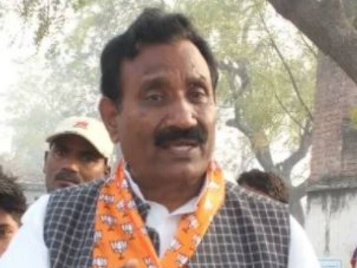 UP Election 2022: जीतने के बाद कभी न दिखने वाले बीजेपी प्रत्याशी का प्रचार के दौरान हुआ विरोध, विधायक ने दी ये सफाई UP Assembly Election 2022 After winning in 2017, come in 2022 for election campaign people protested against BJP candidate, video viral ANN UP Election 2022: जीतने के बाद कभी न दिखने वाले बीजेपी प्रत्याशी का प्रचार के दौरान हुआ विरोध, विधायक ने दी ये सफाई