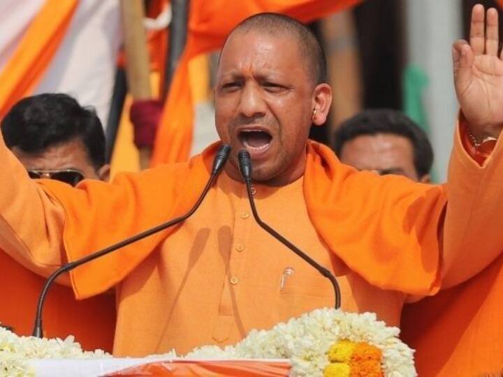 UP Election 2022: CM Yogi Adityanath lashed out at Swami Prasad Maurya, made the biggest claim about up polls UP Election 2022: स्वामी प्रसाद मौर्य पर बरसे CM योगी आदित्यनाथ, किया अबतक का सबसे बड़ा दावा