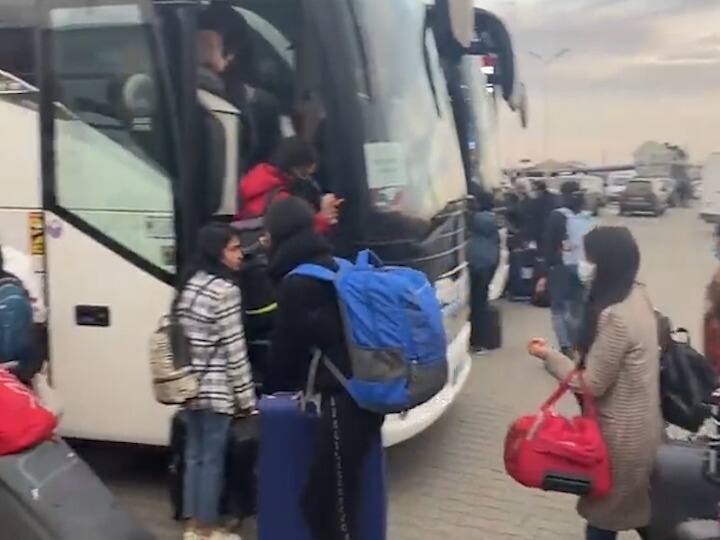 युक्रेनमधून परतणाऱ्या विद्यार्थ्यांच्या स्वागतासाठी छत्रपती शिवाजी महाराज आंतरराष्ट्रीय विमानतळ सज्ज झाले आहे.