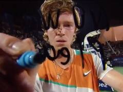 Watch: रूसी खिलाड़ी ने अपने राष्ट्रपति को दिया संदेश, कैमरे पर लिखा- 'No War Please'