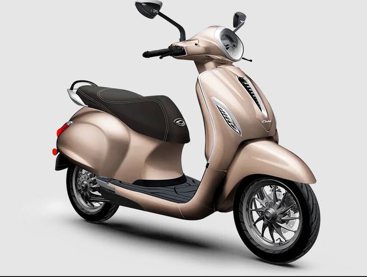 बजाज चेतक इलेक्ट्रिक में 4kW क्षमता की मोटर लगी है, जो 16Nm का पीक टॉर्क और 6.44bhp की मैक्सिमम पावर जेनरेट करती है. इसकी बदौलत चेतक 70Kmph की टॉप स्पीड पर पहुंच सकता है.