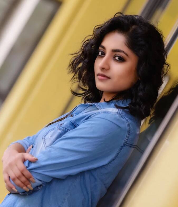 কেরিয়ার শুরু করেন ছোটপর্দায়। স্টার জলসার ধারাবাহিক 'ঝাঁঝ লবঙ্গ ফুল' দিয়ে শুরু।