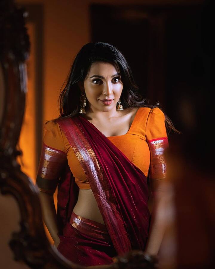 நினைவுக்கு தொியலையா கனவிலே நடக்குதா