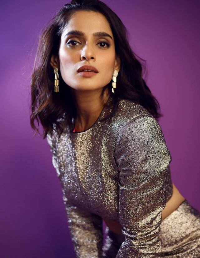 प्रियाने परिधान केलेल्या ड्रेसमध्ये तिचे सौंदर्य अधिकच खुलून आले आहे. (photo: priyabapat/insta)