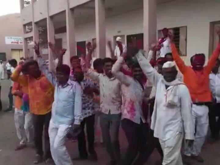 Election results of Solapur District Co operative Milk Association announced Solapur News : सोलापूर जिल्हा सहकारी दूध संघावर पुन्हा सत्ताधाऱ्यांचे पॅनेल विजयी, दूध संघ बचावचा सुपडा साफ