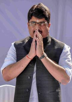 सोनिया गांधी और राजा भैया समेत इन नेताओं का उनके माता-पिता ने रखा था कुछ और नाम, जानिए असली नाम