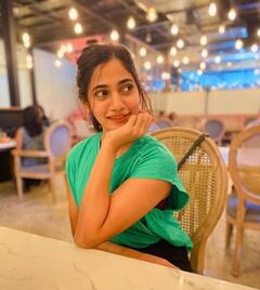 Losliya pics: கலர் கலராக லாஸ்லியாவின் லேட்டஸ்ட் கலர்ஃபுல் க்ளிக்ஸ்