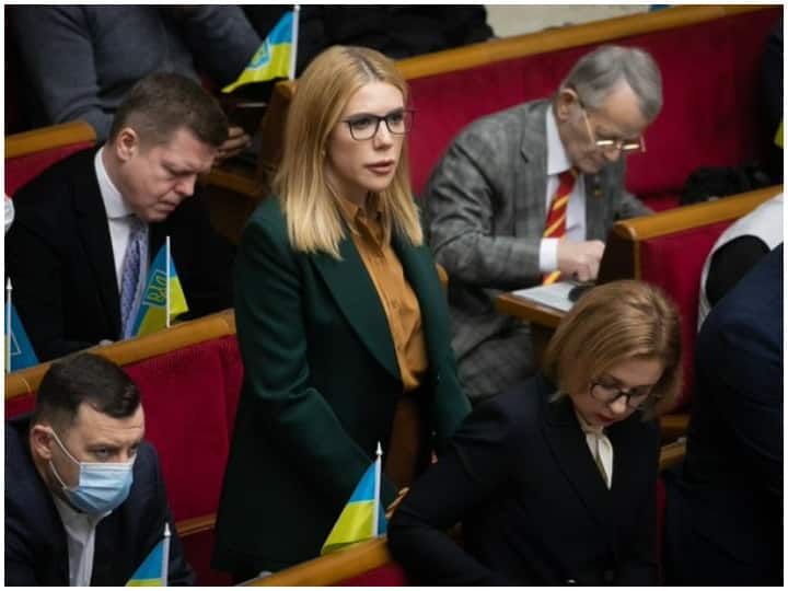 सांसद कीरा रूडिक का कहना है कि देश की सेवा में अपनी जान देने से भी पीछे नहीं हटेंगी. उनके जज्बे को सोशल मीडिया पर बहुत सराहना मिल रही है. (तस्वीर सोर्स: सोशल मीडिया)