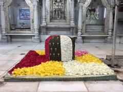 ਦੇਖੋ ਆਖਰ ਕਿਵੇਂ ਪਿਆ ਮੁੰਬਈ ਦੇ ਇਸ ਪ੍ਰਾਚੀਨ ਸ਼ਿਵ ਮੰਦਰ ਦਾ ਨਾਮ ਬਾਬੁਲਨਾਥ ਮੰਦਿਰ, ਸ਼ਿਵਰਾਤਰੀ 'ਤੇ ਲੱਖਾਂ ਭਗਤ ਕਰਦੇ ਨੇ ਦਰਸ਼ਨ