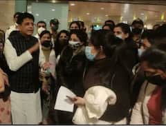 ਯੂਕਰੇਨ ਤੋਂ ਕੱਢੇ ਗਏ 219 ਭਾਰਤੀਆਂ ਨੂੰ ਲੈ ਕੇ AI ਦੀ ਪਹਿਲੀ ਫਲਾਈਟ ਪਹੁੰਚੀ ਮੁੰਬਈ , ਪਿਊਸ਼ ਗੋਇਲ ਏਅਰਪੋਰਟ 'ਤੇ ਰਹੇ ਮੌਜੂਦ