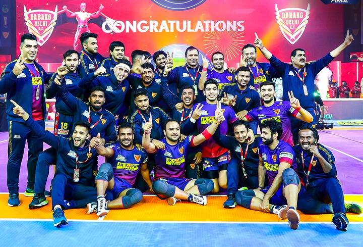 PKL Award Photos: ગઇકાલે પ્રૉ કબડ્ડી લીગની ફાઇનલ મેચ રમાઇ, સિઝન 8ની ફાઇનલમાં દબંગ દિલ્હી પટના પાયરેટ્સને માત આપીને પહેલીવાર ચેમ્પીયન બન્યુ. દબંગ દિલ્હીએ એક પૉઇન્ટથી ખિતાબી જીત હાંસલ કરી એટલે કે 37-36 થી માત આપી..... પ્રૉ કબડ્ડી લીગની સિઝન 8 માટે કોને મળ્યા કયા એવોર્ડ- જુઓ તસવીરો.....(તસવીર- સોશ્યલ મીડિયા)