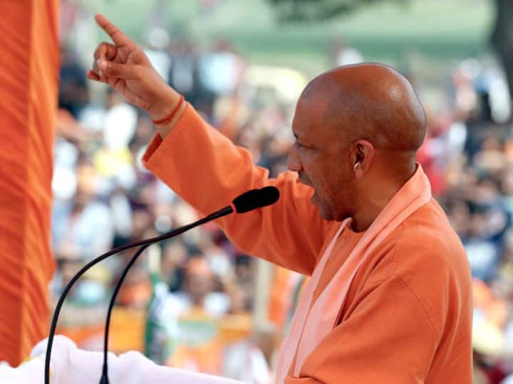 UP Election 2022: सीएम योगी आदित्यनाथ का तंज, कहा- तमंचा रखने वाले अब हनुमान गदा रखकर घूमने लगे Uttar Pradesh Assembly Election 2022 Ambedkar nagar Katheri CM Yogi Adityanath Rally UP Election 2022: सीएम योगी आदित्यनाथ का तंज, कहा- तमंचा रखने वाले अब हनुमान गदा रखकर घूमने लगे