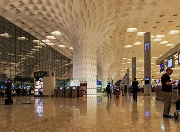 Chhatrapati Shivaji Maharaj International Airport  gears up to facilitate smooth transit of Young Indian Students returning from Ukraine Russia Ukraine Conflict : युक्रेनमधून परतणाऱ्या विद्यार्थ्यांच्या स्वागतासाठी छत्रपती शिवाजी महाराज आंतरराष्ट्रीय विमानतळ सज्ज