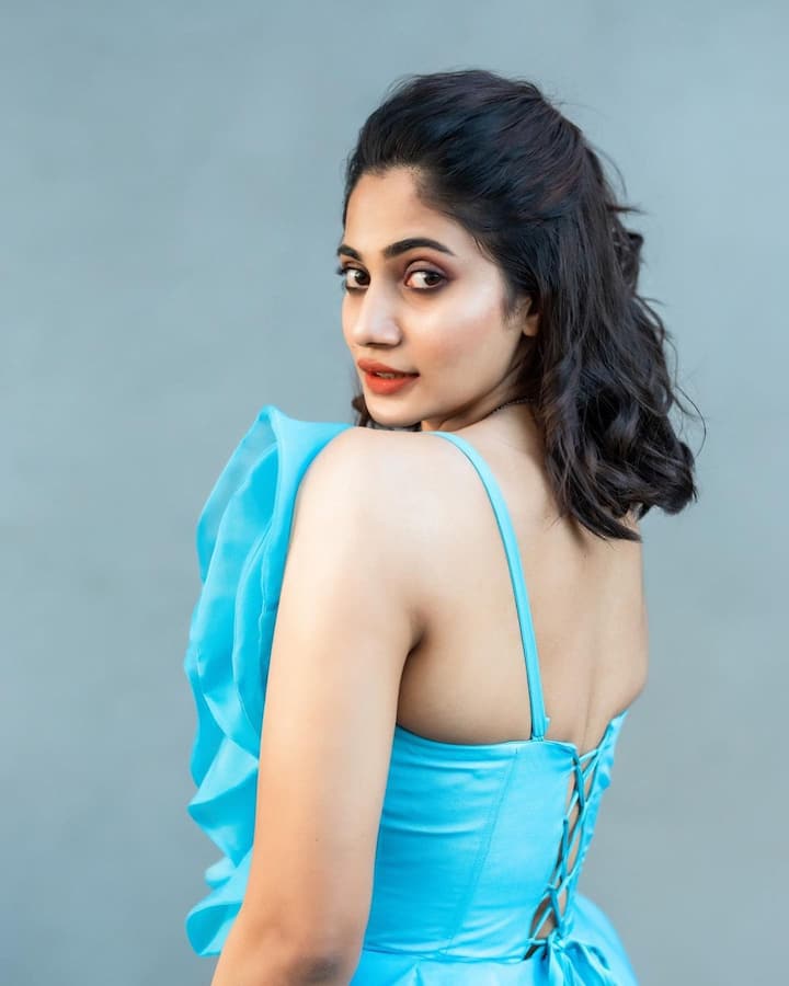 என் மடியின் மணவாளன் எனத் தோன்றுதே..