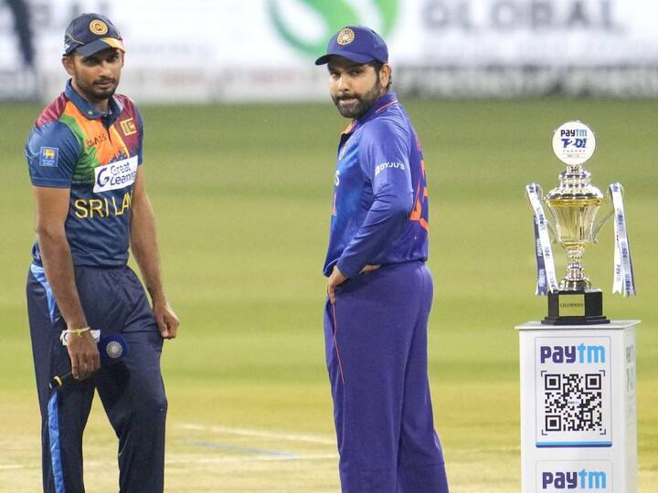 ਮੈਚ ਤੋਂ ਪਹਿਲਾਂ ਦੋਵਾਂ ਟੀਮਾਂ 'ਚ ਕੁਝ ਬਦਲਾਅ ਕੀਤੇ ਗਏ ਹਨ। ਸ਼੍ਰੀਲੰਕਾ ਟੀਮ ਦੇ ਯੁਵਾ ਆਫ ਸਪਿਨਰ ਮਹੀਸ਼ ਟੇਕਸ਼ਾਨਾ ਅਤੇ ਤਜਰਬੇਕਾਰ ਸਲਾਮੀ ਬੱਲੇਬਾਜ਼ ਕੁਸਲ ਮੈਂਡਿਸ ਹੈਮਸਟ੍ਰਿੰਗ ਦੀ ਸਮੱਸਿਆ ਕਾਰਨ ਟੀ-20 ਸੀਰੀਜ਼ ਦੇ ਬਾਕੀ ਮੈਚਾਂ 'ਚ ਨਹੀਂ ਖੇਡ ਸਕਣਗੇ।