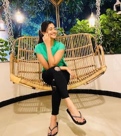 Losliya pics: கலர் கலராக லாஸ்லியாவின் லேட்டஸ்ட் கலர்ஃபுல் க்ளிக்ஸ்