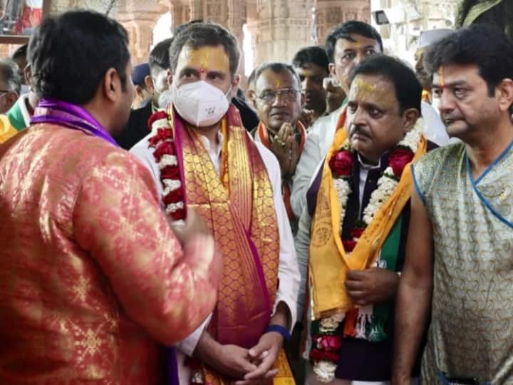 पूजा-अर्चना के बाद गांधी ने मंदिर के पास एक भोजनालय में पार्टी के स्थानीय नेताओं के साथ नाश्ता किया. इसके बाद वह पार्टी के चिंतन शिविर स्थल के लिए रवाना हो गए. राहुल गांधी 2017 में भी राज्य विधानसभा चुनाव से पहले द्वारकाधीश मंदिर आए थे.