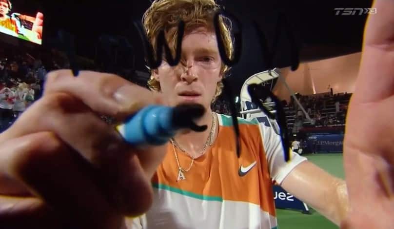 Russian Tennis Stars Andrey Rublev & Jiří Veselý Write 'No War Please' On Camera At Dubai Championship Russian Tennis Stars Andrey Rublev & Jiří Veselý Write 'No War Please' On Camera At Dubai Championship - WATCH