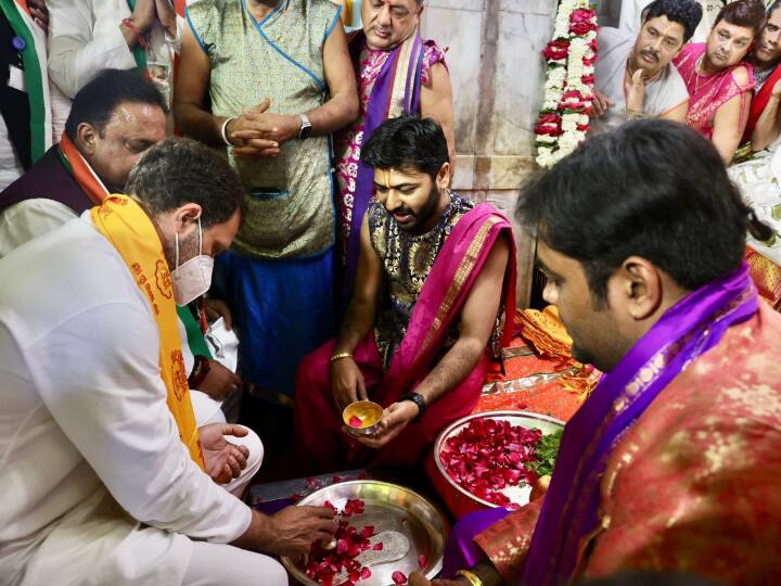 द्वारका शहर के पास स्थित हेलीपैड पर कांग्रेस की गुजरात इकाई के अध्यक्ष जगदीश ठाकोर, पूर्व प्रदेश अध्यक्ष अमित चावड़ा और राज्य विधानसभा में नेता प्रतिपक्ष सुखराम राठवा सहित पार्टी के कई वरिष्ठ नेताओं ने उनका स्वागत किया.