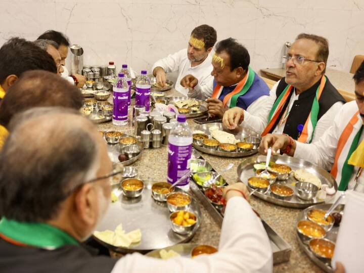 राहुल गांधी बोले गुजरात कांग्रेस के प्रभारी अध्यक्ष को राहुल गांधी ने सलाह देते हुए कहा कि गुजरात के लिए एक विजन बनाएं.