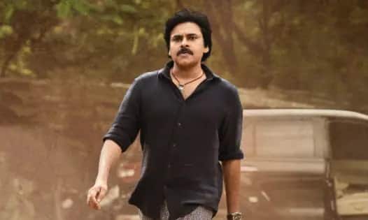 एक्टर पवन कल्याण के पास एक आलीशान बंगला है, जिसमें वो अपने पूरे परिवार के साथ रहते हैं. पवन के इस आलीशान बंगले की कीमत करीब 16 करोड़ रुपए है.