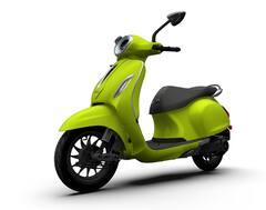 देखिए कितना क्यूट है बजाज का इलेक्ट्रिक स्कूटर, जानिए कितने रंग में खरीद सकते हैं आप