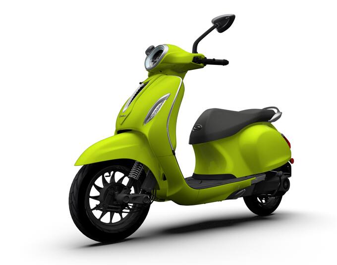 बजाज चेतक को 6 कलर इंडिगो मेटैलिक, वेलुट्टो रोसो, ब्रुकलिन ब्लैक, हेजलनट, सिट्रस सर और साइबर व्हाइट में खरीदा जा सकता है. हमने यहां बजाज चेतक की सभी कलर्स की फोटो दिखाई हैं.