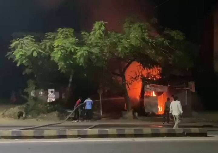 Navsari :  cylinder blast in shop of Bilimora, one person died in blast Navsari : બીલીમોરાની દુકાનમાં બાટલો ફાટ્યો, એકનું મોત, એક ઘાયલ