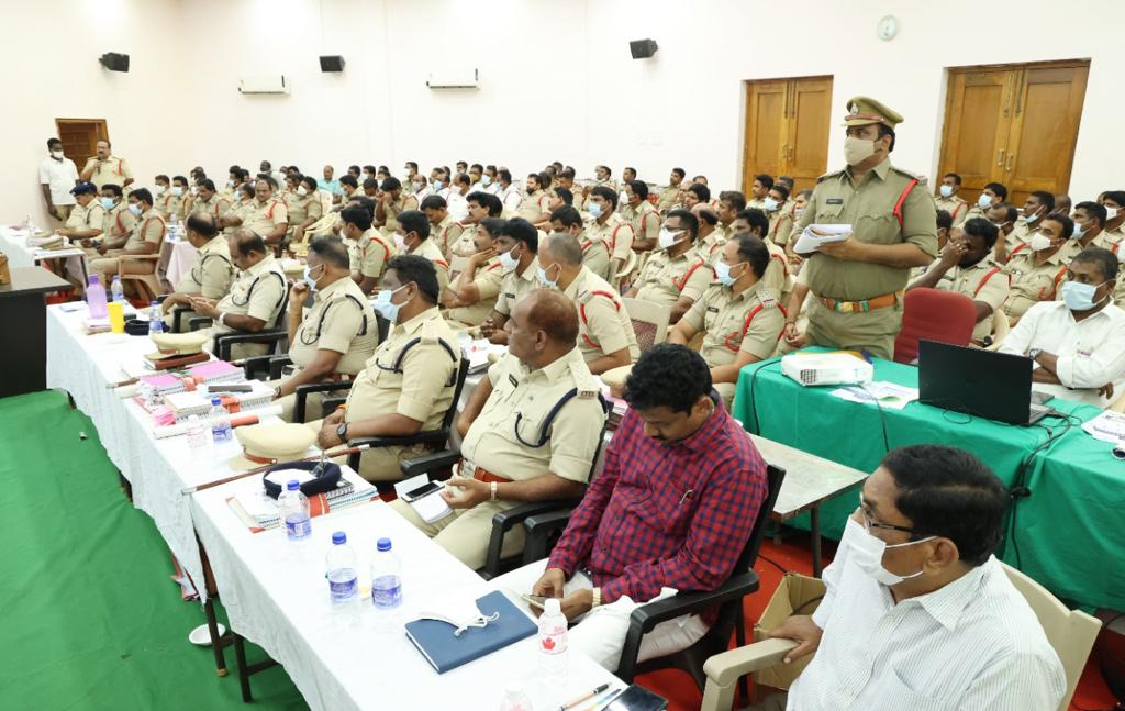 Nellore Police: నెల్లూరు జిల్లాలో పాత నేరస్థుల కదలికలపై నిఘా, పోలీసుల సమీక్షా సమావేశంలో నిర్ణయం