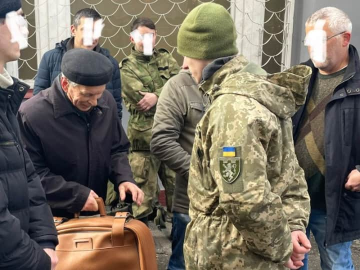 Ukraine-Russia Conflict: 80-Year-Old Ukrainian Man Tries To Enlist Into Army, Photo Goes Viral