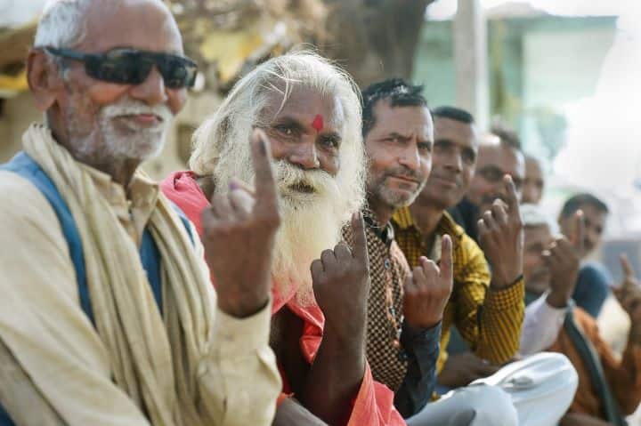 UP Election 5th Phase Voting: शांतिपूर्ण तरीके से खत्म हुआ यूपी में पांचवें चरण का मतदान, जानिए कितनी हुई वोटिंग