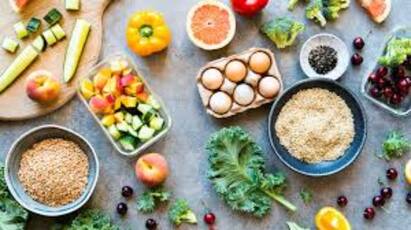 Follow these diet to improve your memory and avoid memory loss ஞாபக மறதியில் இதையெல்லாம் மிஸ் பண்ணிடுறீங்களா? இதை மட்டும் செஞ்சா போதும்.. எதையும் மறக்கமாட்டீங்க..
