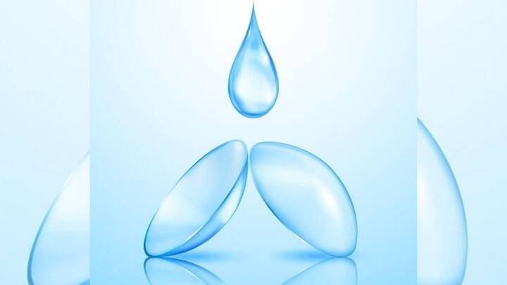 কিন্তু ঝোঁকের মাথায় কনট্যাক্ট লেন্স কিনে ফেললেও, তার সঠিক ব্যবহার জানেন তো! কনট্যাক্ট লেন্স পরা, খোলা, সব ক্ষেত্রেই কিছু নিয়ম মেনে চলা জরুরি।