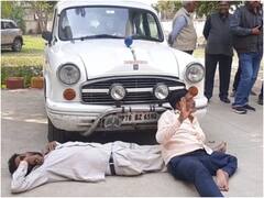 Etawah News: कॉलेज के कर्मचारियों को 4 माह से वेतन नहीं, प्रशासनिक भवन पर डाला ताला, इस वजह से नहीं मिला है