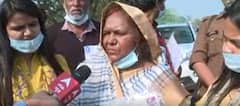 UP Elections: SP's Amethi candidate Gayatri Prasad's wife campaigns with her daughters | ABP News