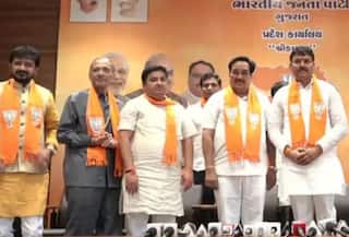 કૉંગ્રેસ નેતા દિનેશ શર્મા ભાજપ અધ્યક્ષ સીઆર પાટીલની હાજરીમાં ભાજપમાં થયા સામેલ
